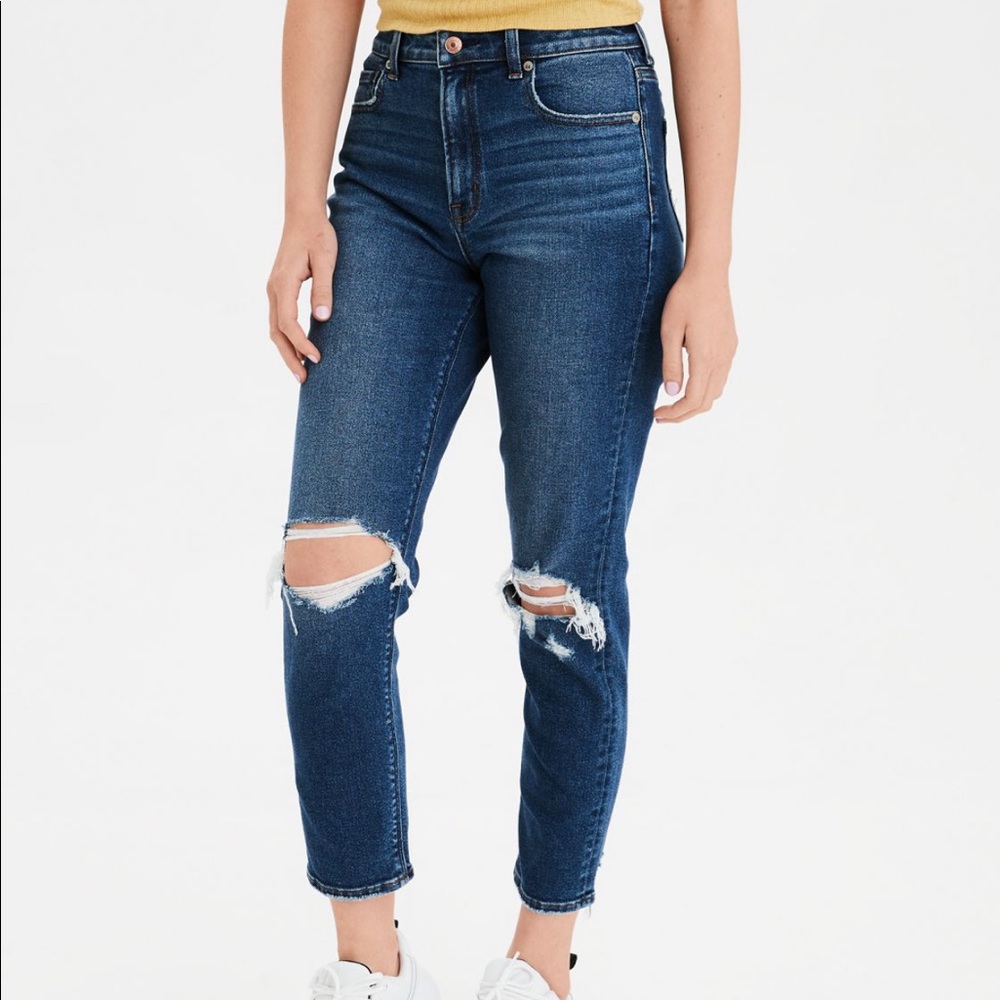 Sz 6 Long AE STRETCH MOM JEANS! Barely been worn!